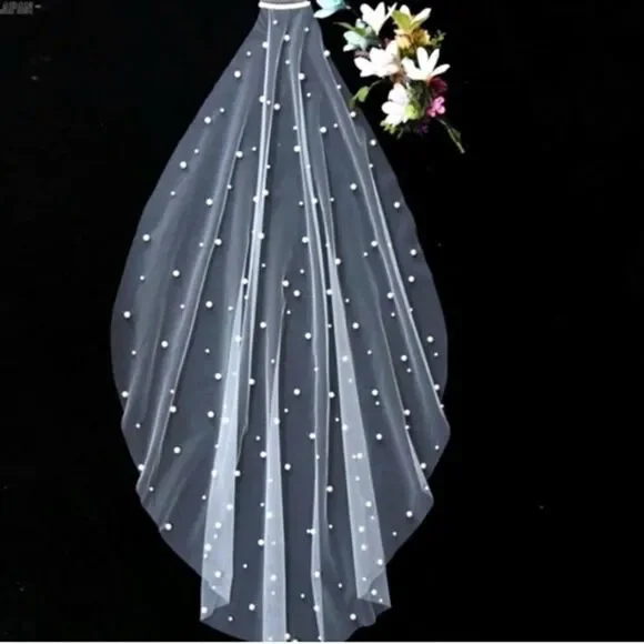 Pearl Wedding Veil With Comb - Picture 4 of 10